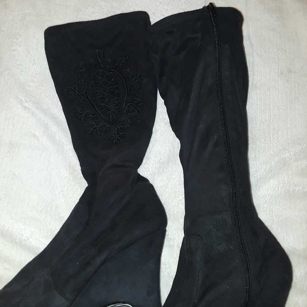Embellished boot - Picture 3 of 4